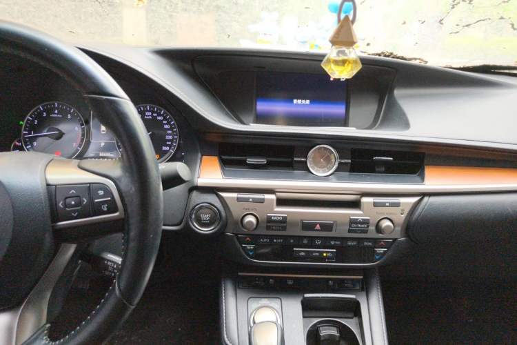 Used Lexus ES 2015 250 Elegant Edition Audio And AC Panel