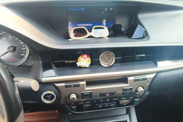 Used Lexus ES 2015 300h Comfort Edition Audio And AC Panel