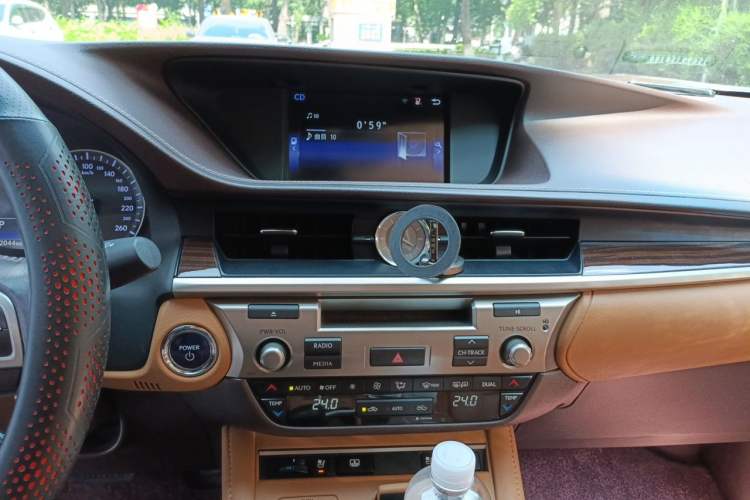 Used Lexus ES 2015 300h Luxury Edition Audio And AC Panel