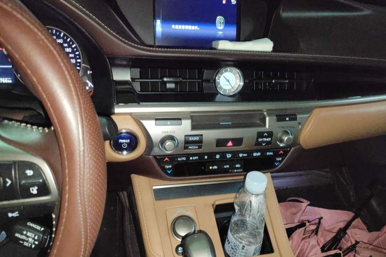 Used Lexus ES 2015 300h Comfort Edition Audio And AC Panel