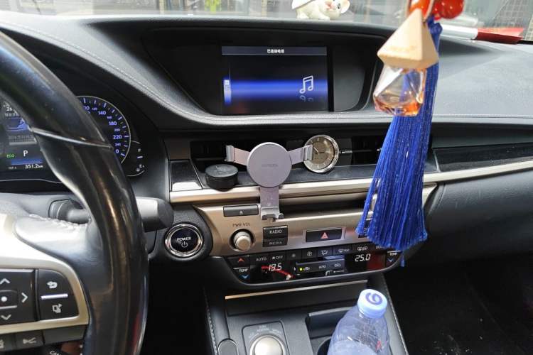 Used Lexus ES 2015 300h Comfort Edition Audio And AC Panel