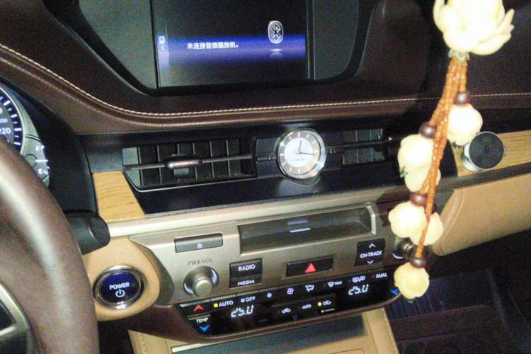 Used Lexus ES 2015 300h Comfort Edition Audio And AC Panel
