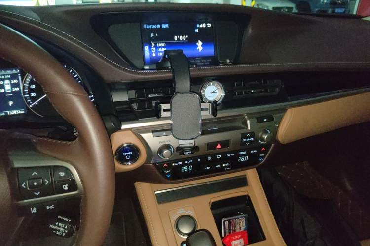 Used Lexus ES 2015 300h Comfort Edition Audio And AC Panel