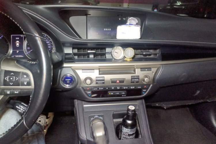 Used Lexus ES 2015 300h Comfort Edition Audio And AC Panel