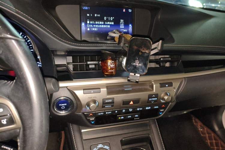Used Lexus ES 2015 300h Comfort Edition Audio And AC Panel