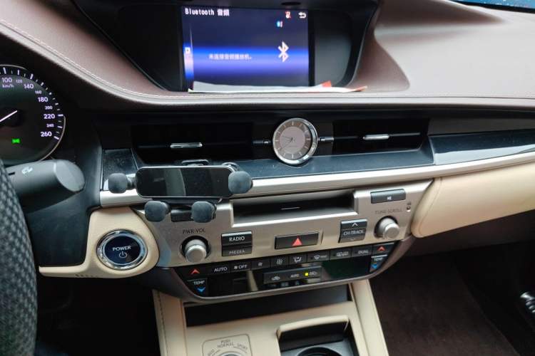 Used Lexus ES 2015 300h Comfort Edition Audio And AC Panel