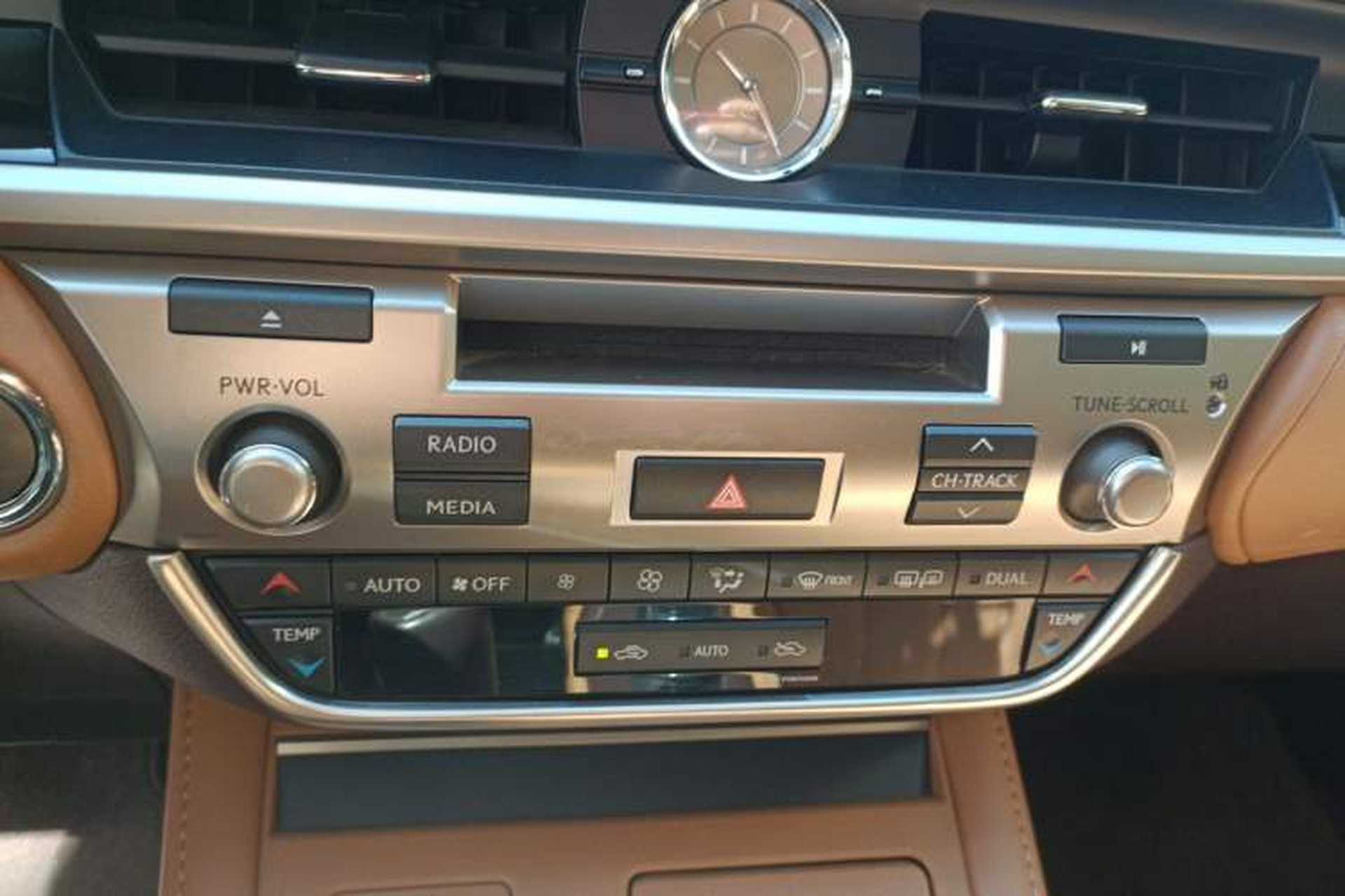 Used Lexus ES 2015 200 Elite Edition Audio And AC Panel