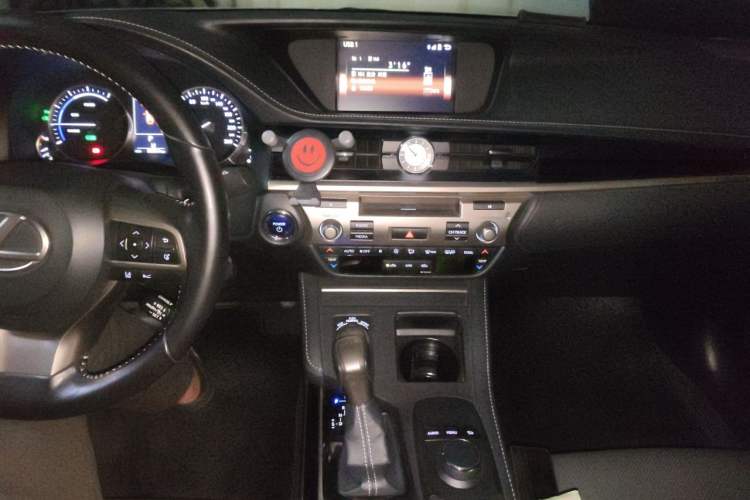 Used Lexus ES 2015 300h Comfort Edition Audio And AC Panel