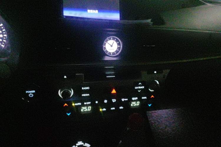 Used Lexus ES 2015 300h Comfort Edition Audio And AC Panel