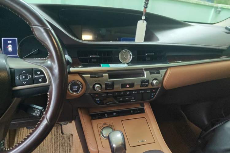 Used Lexus ES 2015 250 Elegant Edition Audio And AC Panel