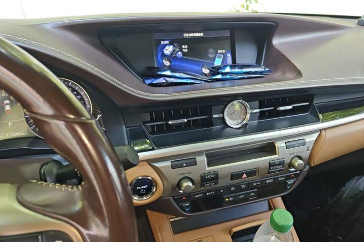 Used Lexus ES 2015 300h Comfort Edition Audio And AC Panel
