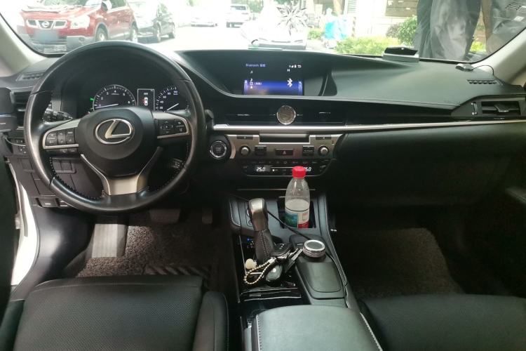Used Lexus ES 2015 200 Elite Edition Center Console
