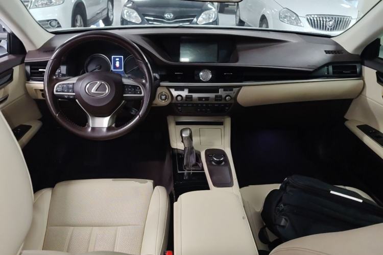 Used Lexus ES 2015 200 Elite Edition Center Console