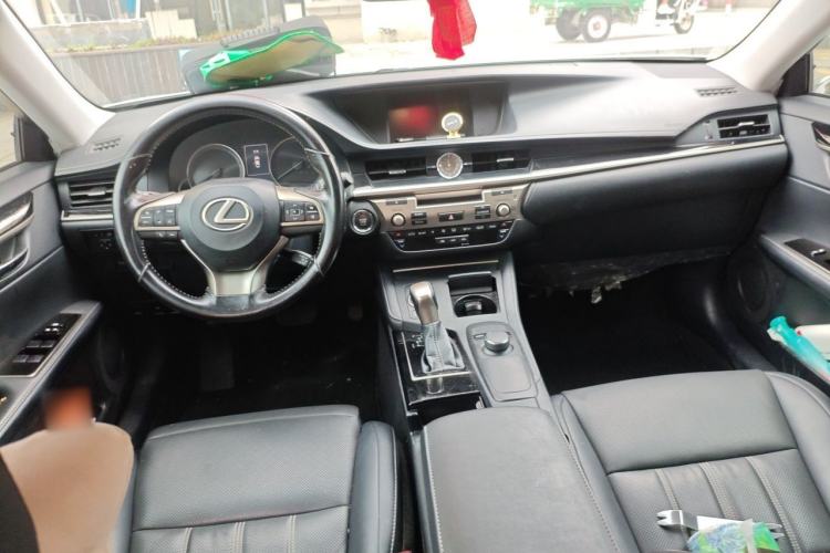 Used Lexus ES 2015 200 Elite Edition Center Console