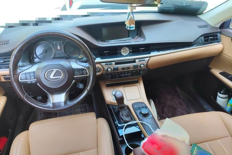 Used Lexus ES 2015 200 Elite Edition Center Console