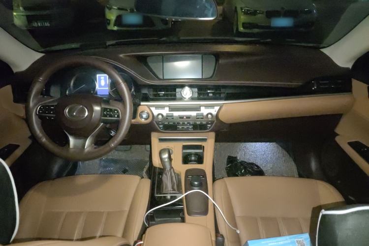 Used Lexus ES 2015 200 Elite Edition Center Console