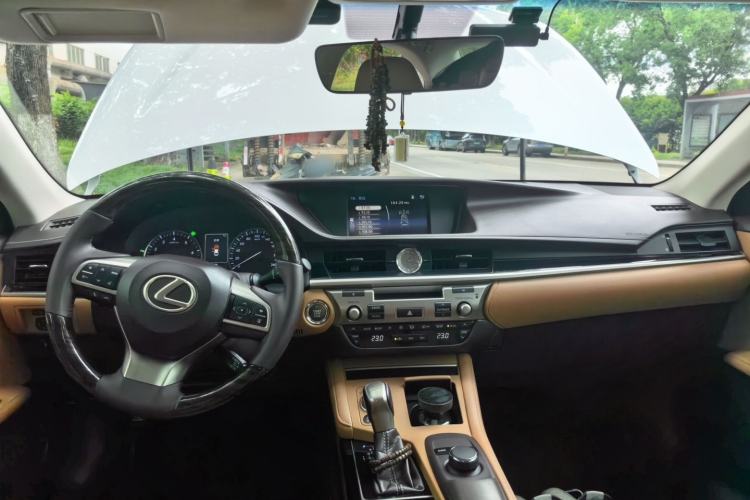 Used Lexus ES 2015 200 Elite Edition Center Console