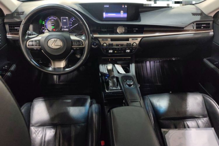 Used Lexus ES 2015 300h Luxury Edition Center Console