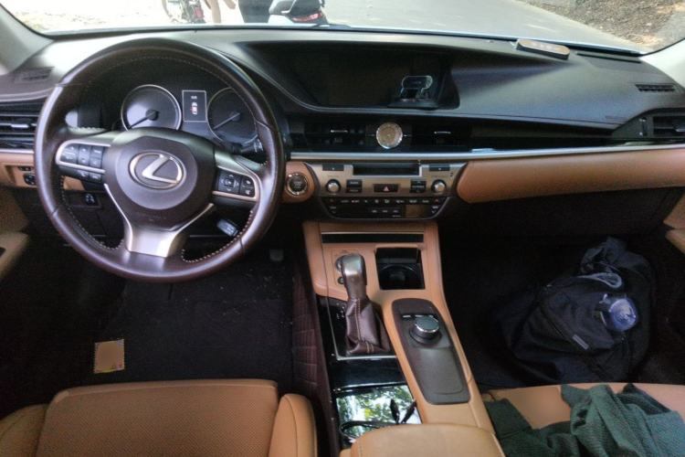 Used Lexus ES 2015 200 Elite Edition Center Console