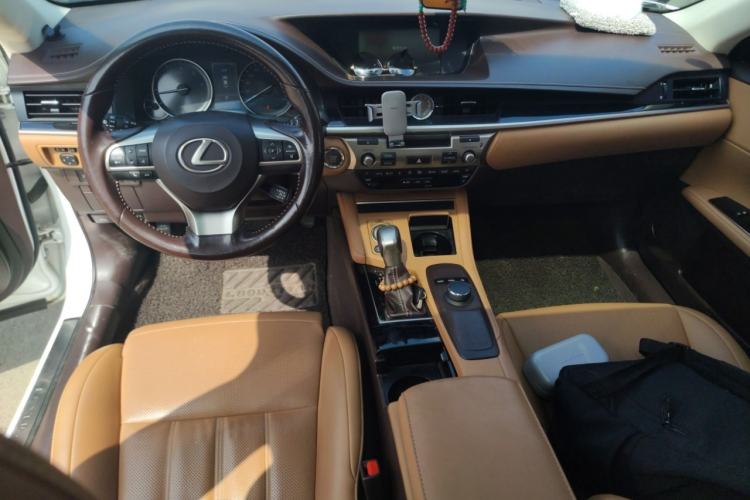 Used Lexus ES 2015 200 Elite Edition Center Console