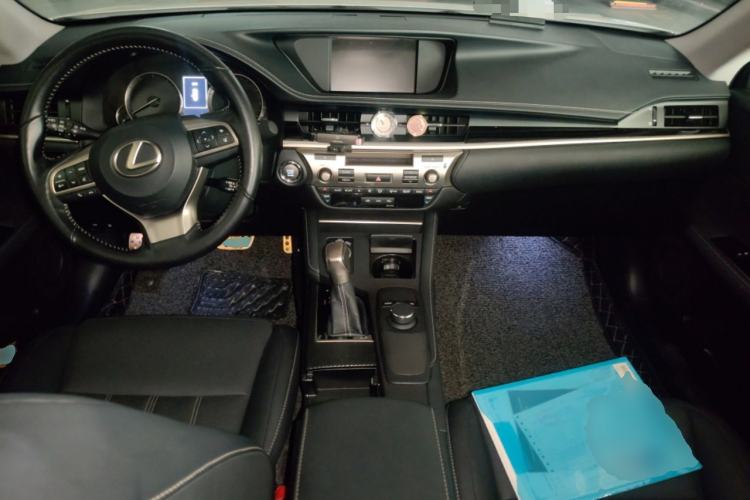 Used Lexus ES 2015 200 Elite Edition Center Console
