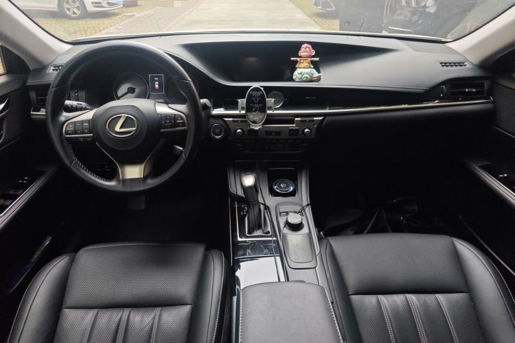 Used Lexus ES 2015 200 Elite Edition Center Console