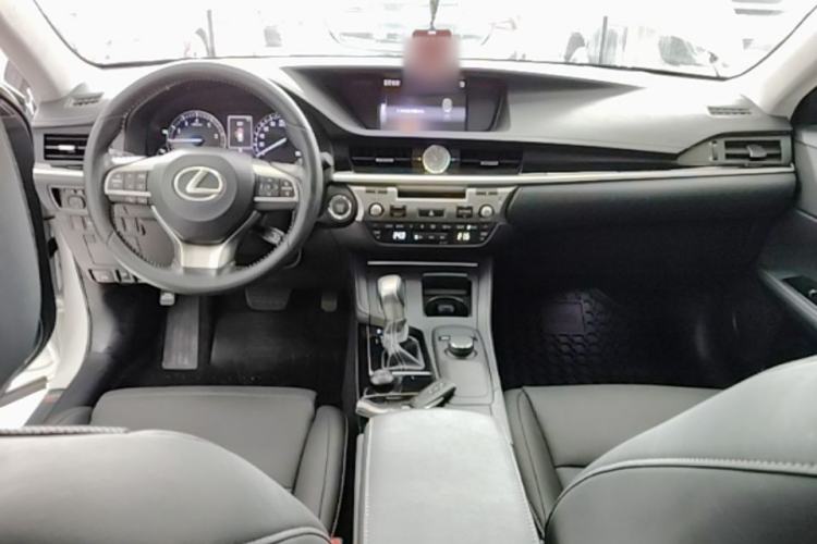 Used Lexus ES 2015 200 Elite Edition Center Console