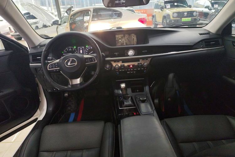 Used Lexus ES 2015 200 Elite Edition Center Console