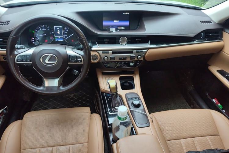 Used Lexus ES 2015 200 Elite Edition Center Console
