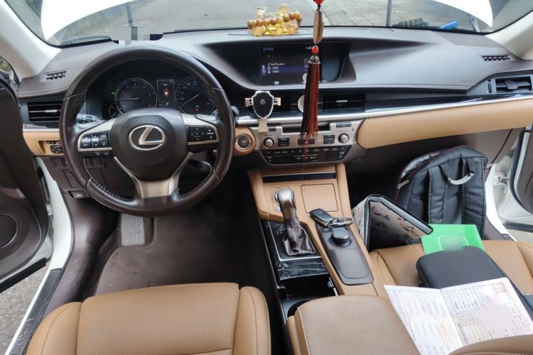 Used Lexus ES 2015 200 Elite Edition Center Console