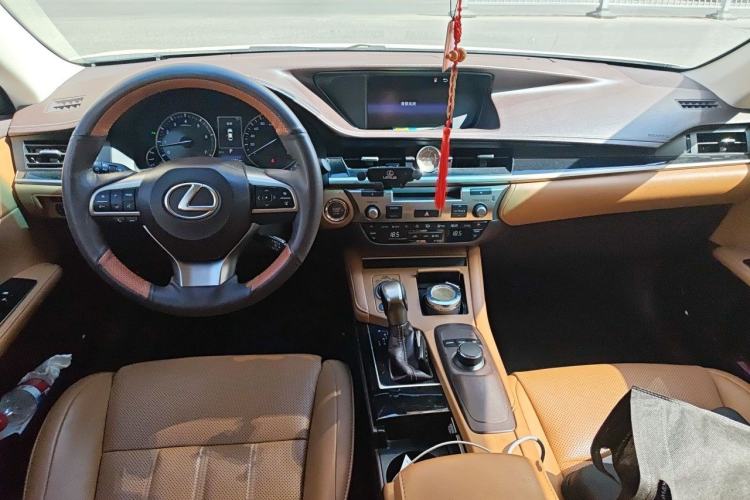 Used Lexus ES 2015 200 Elite Edition Center Console