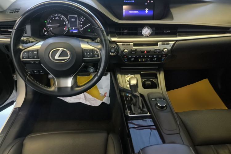 Used Lexus ES 2015 200 Elite Edition Center Console