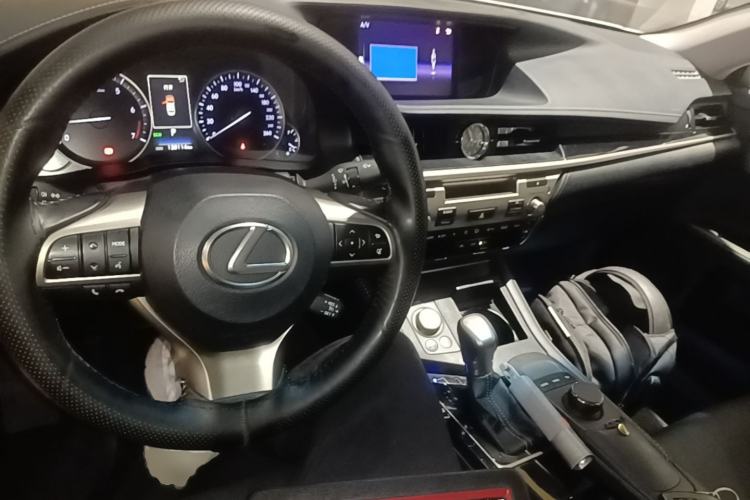 Used Lexus ES 2015 200 Elite Edition Center Console