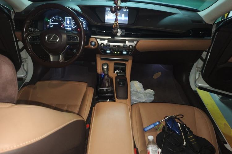 Used Lexus ES 2015 200 Elite Edition Center Console