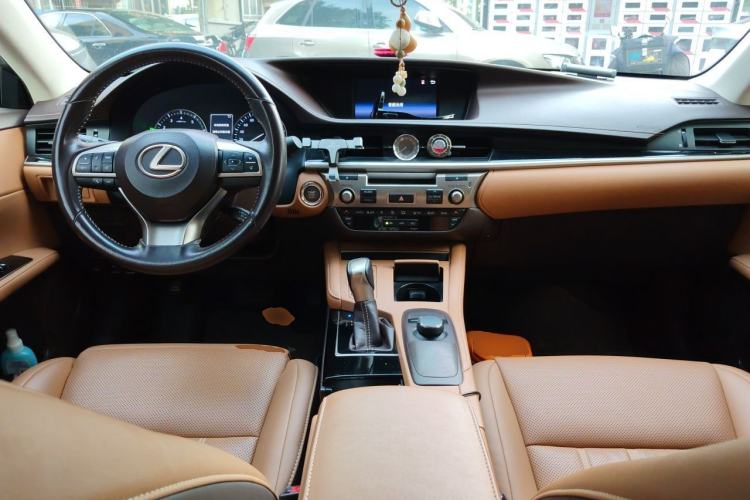 Used Lexus ES 2015 200 Elite Edition Center Console