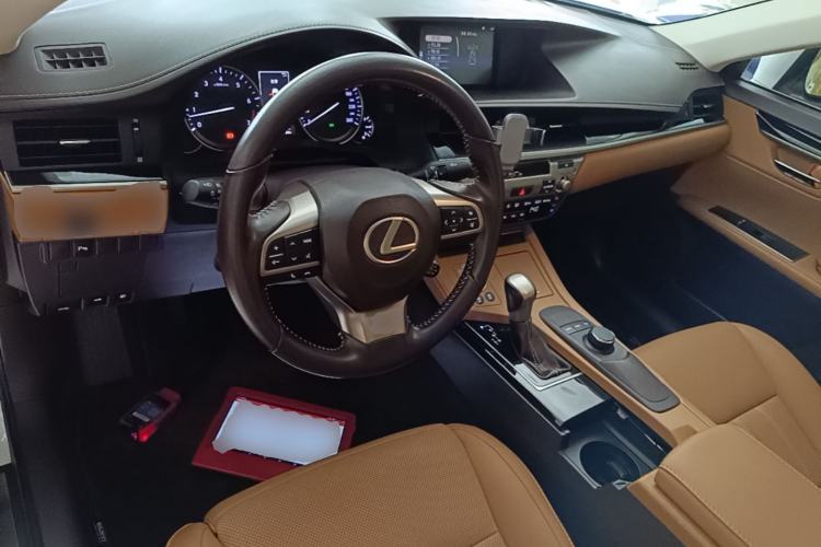 Used Lexus ES 2015 200 Elite Edition Center Console
