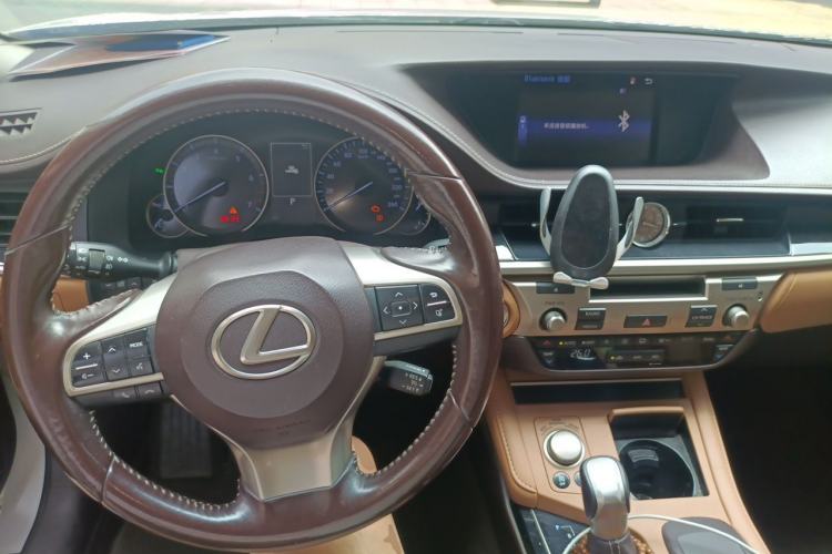 Used Lexus ES 2015 200 Elite Edition Center Console