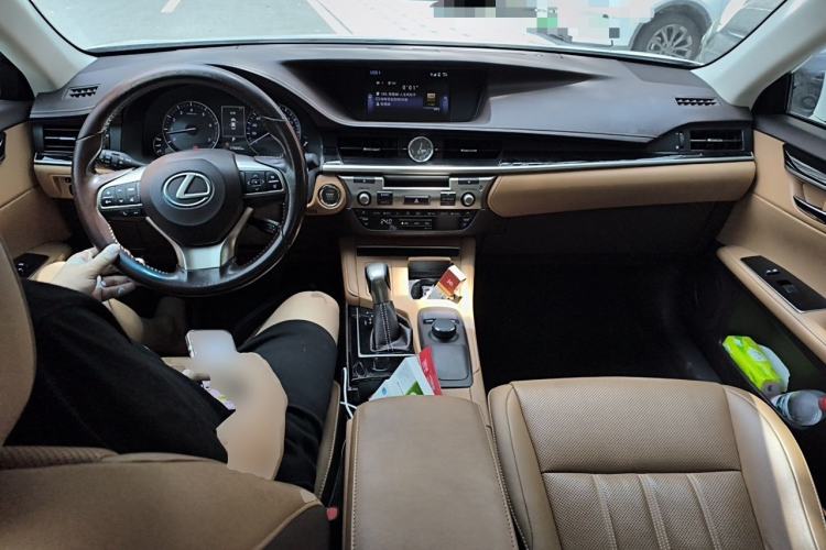 Used Lexus ES 2015 200 Elite Edition Center Console