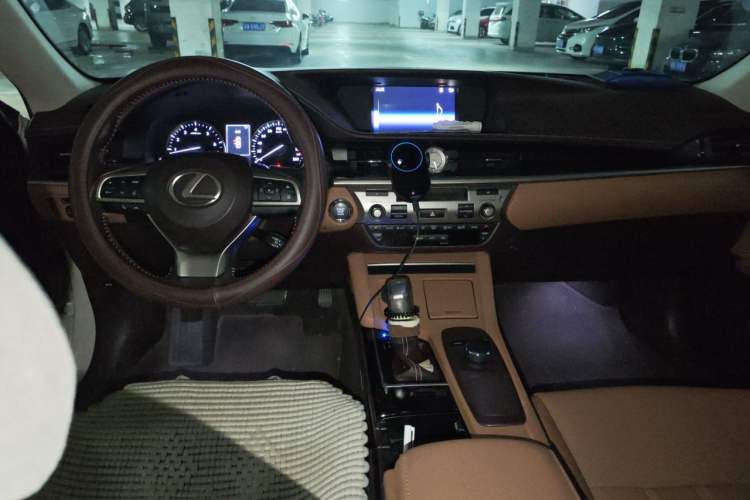 Used Lexus ES 2015 200 Elite Edition Center Console