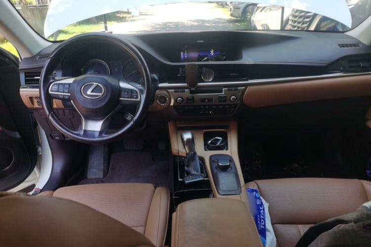 Used Lexus ES 2015 200 Elite Edition Center Console