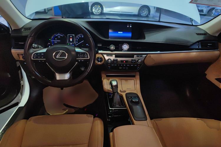 Used Lexus ES 2015 300h Comfort Edition Center Console