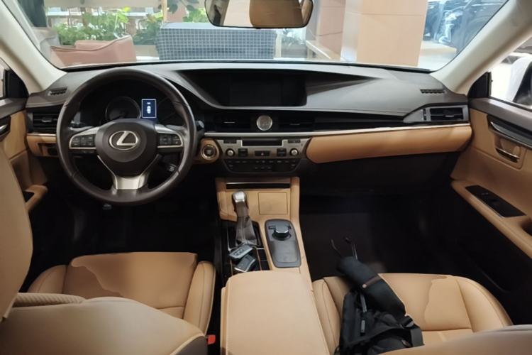 Used Lexus ES 2015 200 Elite Edition Center Console