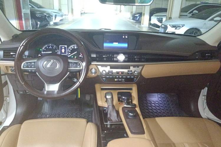 Used Lexus ES 2015 200 Elite Edition Center Console