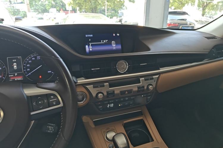 Used Lexus ES 2015 200 Elite Edition Center Console