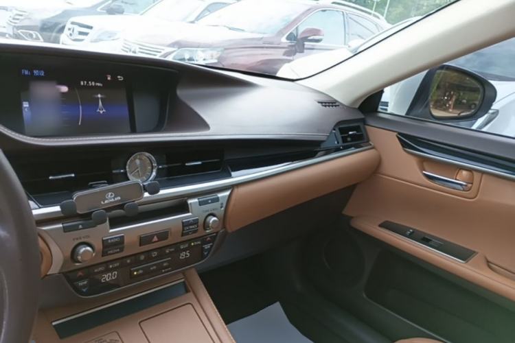 Used Lexus ES 2015 200 Elite Edition Center Console