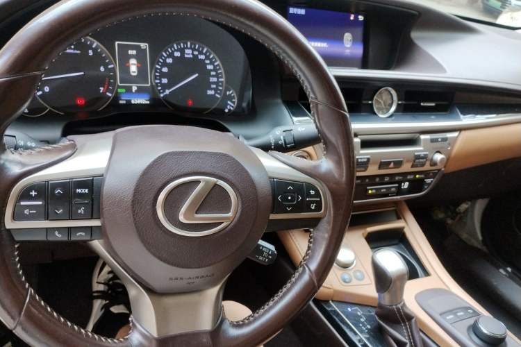 Used Lexus ES 2015 200 Elite Edition Center Console