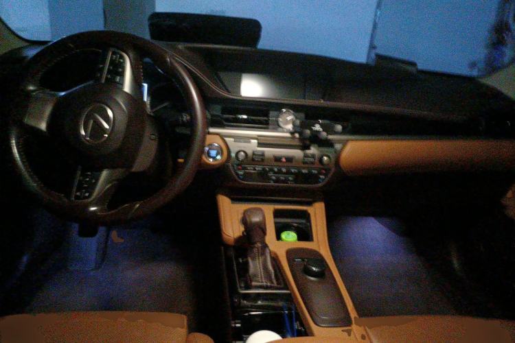 Used Lexus ES 2015 200 Elite Edition Center Console