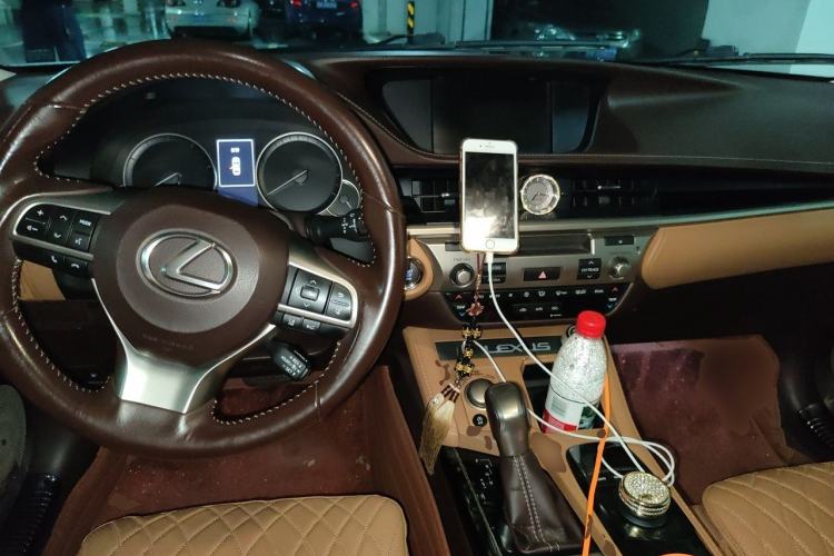 Used Lexus ES 2015 200 Comfort Edition Center Console