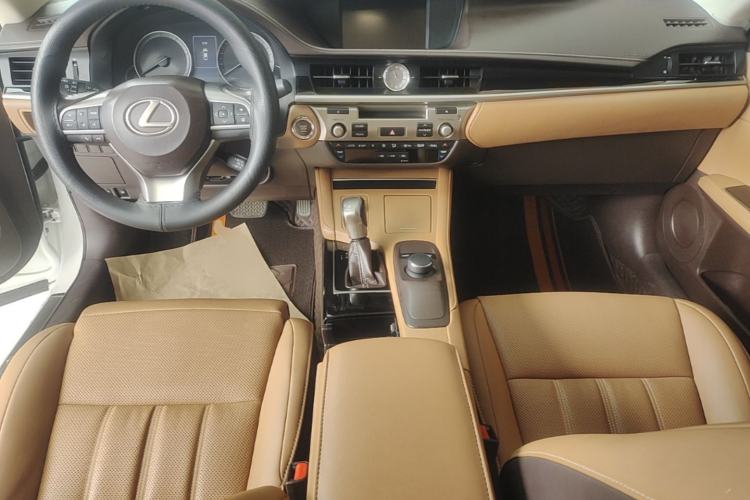 Used Lexus ES 2015 200 Elite Edition Center Console