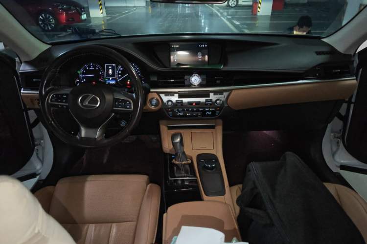 Used Lexus ES 2015 200 Elite Edition Center Console